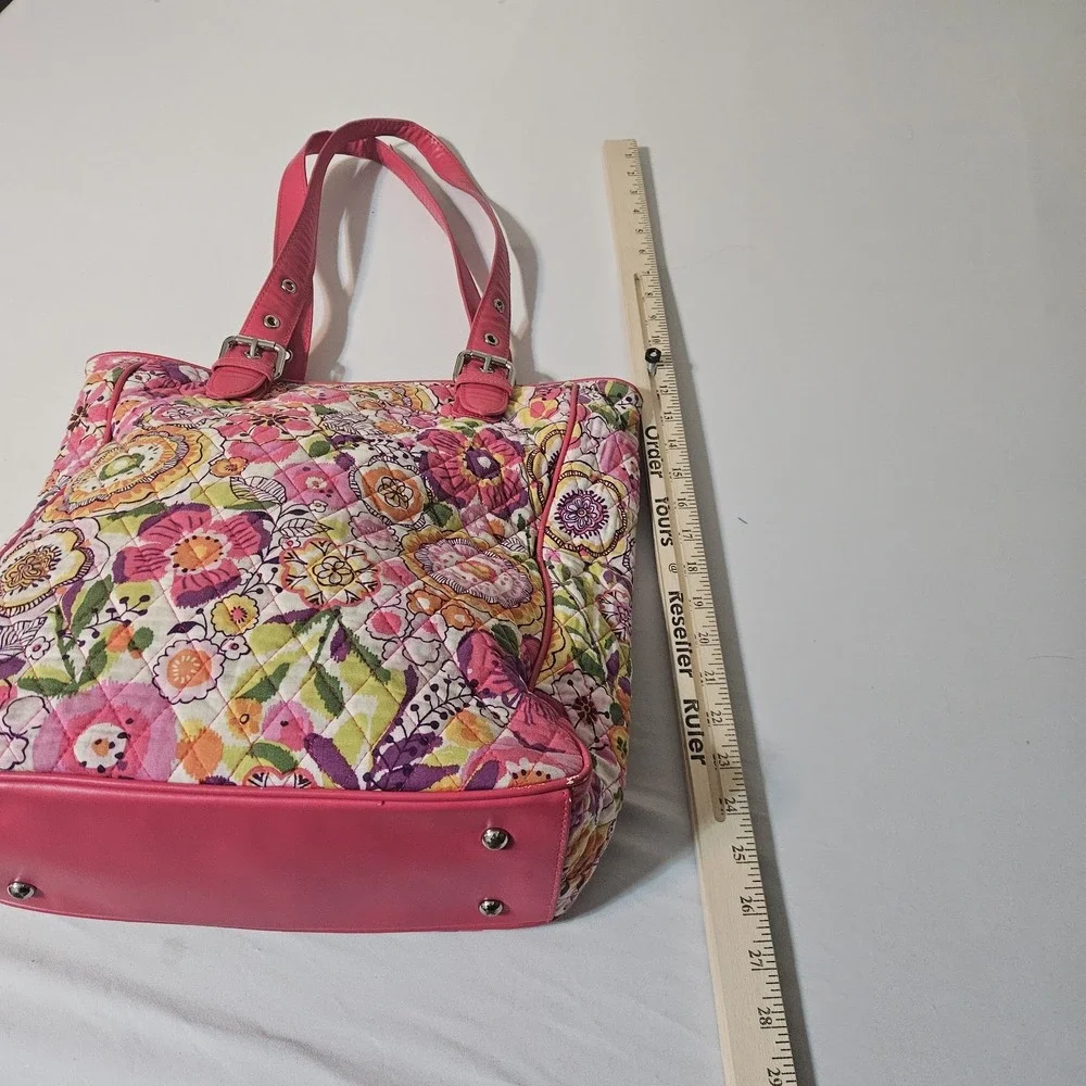 Vera Bradley Large Zip‎ Purse with inside Zip pockets Floral  Pink